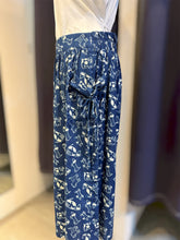 Load image into Gallery viewer, T104681- Indigo 3/4 Printed Pants