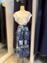 Load image into Gallery viewer, T104680- Indigo 3/4 Printed Pants