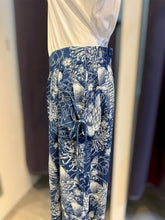Load image into Gallery viewer, T104680- Indigo 3/4 Printed Pants