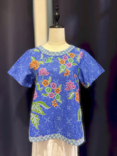 Load image into Gallery viewer, RB204C-Batik Blouse(S)

