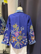 Load image into Gallery viewer, RB117C-Batik Reversible Jacket
