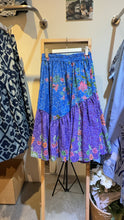Load image into Gallery viewer, RB38-Batik Skirts
