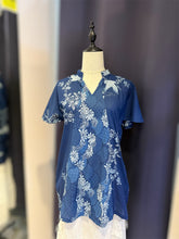 Load image into Gallery viewer, T104645-V-Neck Top
