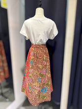 Load image into Gallery viewer, RB142H-Batik Skirt-M
