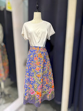 Load image into Gallery viewer, RB142F-Batik Skirt-M
