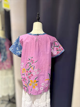 Load image into Gallery viewer, RB05E-Denim Batik Top-M
