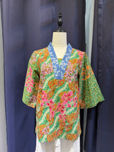 Load image into Gallery viewer, RB160C-Batik &amp; Denim 3/4 Blouse-M
