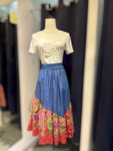 Load image into Gallery viewer, RB38E-Denim Batik Skirts-M
