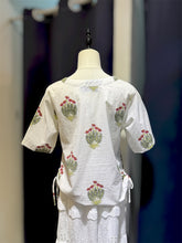 Load image into Gallery viewer, T104705- Printed Short Sleeve Top
