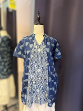 Load image into Gallery viewer, T104644-V-Neck Top
