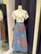 Load image into Gallery viewer, RB142G-Batik Skirt-M,L

