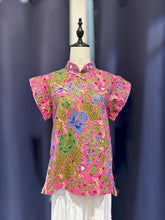 Load image into Gallery viewer, RB185C-CNY Batik Blouse(S)
