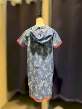 Load image into Gallery viewer, RB213B-Denim Batik Dress With Hoodie-M
