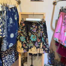 Load image into Gallery viewer, RB157-Batik Short
