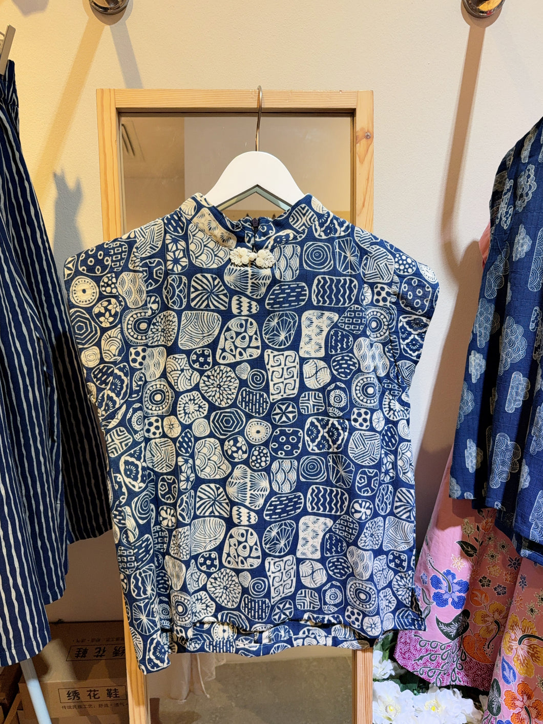 T104385-Mandarin Collar Blouse