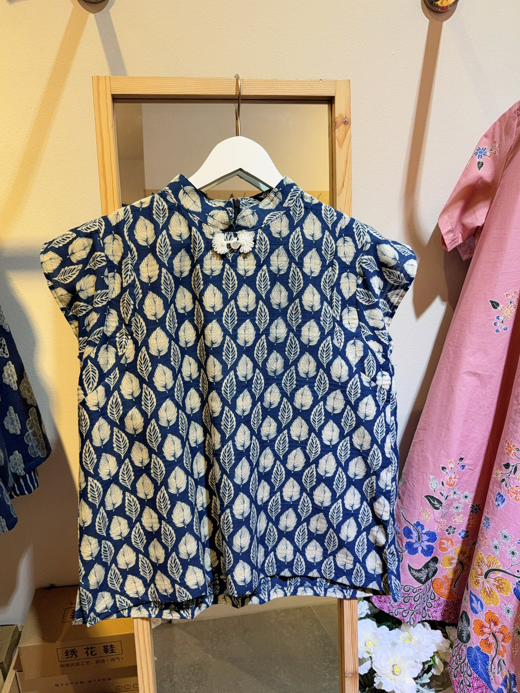 T104384-Mandarin Collar Blouse