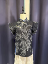 Load image into Gallery viewer, RB185-CNY Batik Blouse
