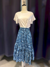 Load image into Gallery viewer, RB39B-Batik Prints Skirt
