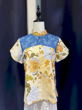 Load image into Gallery viewer, RB231C-Denim Batik Short Sleeve Top
