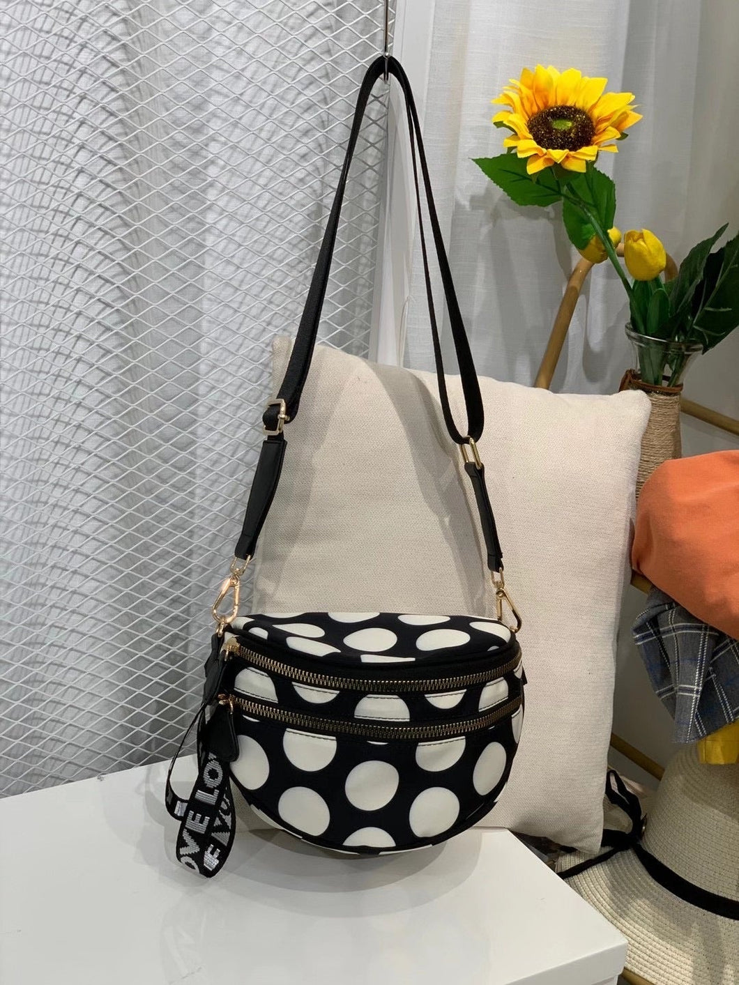 B191022-Sling Bag