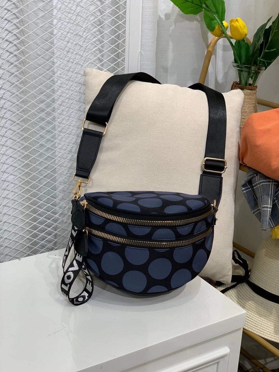 B191023-Sling Bag