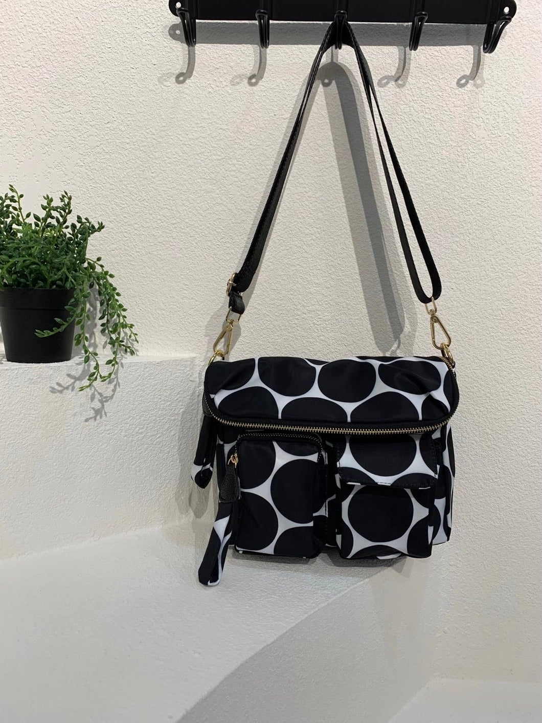 B191524-Sling Bag