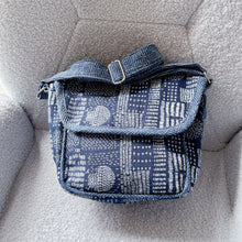 Load image into Gallery viewer, B12005-Sling Bag
